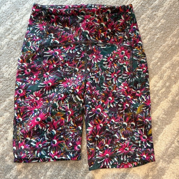Lululemon Swift Speed High-Rise Short 8"
Floral Electric Multi - Picture 5 of 6